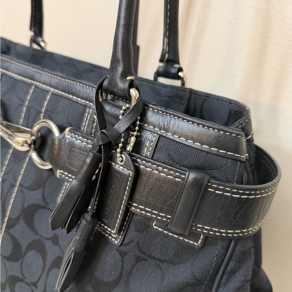 Coach Vintage Y2k 10246 Signature
Black Hampton Carryall Tote Bag - Picture 13 of 15